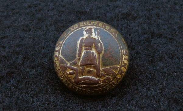 Beautiful Dug VA15 Virginia State Seal Coat Button