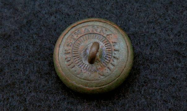 Beautiful Dug VA15 Virginia State Seal Coat Button