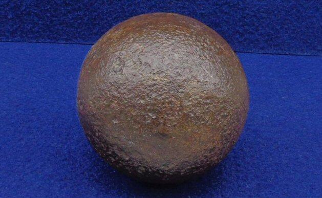 12 Pnd Confederate Sideloader Artillery Shell w/Nice Iron & Well Defined Plug - Recovered Culpeper, Virginia. 