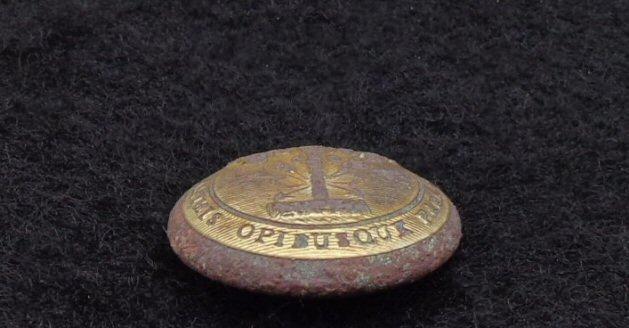 Nicely Gilted Dug SC13 South Carolina Coat Button