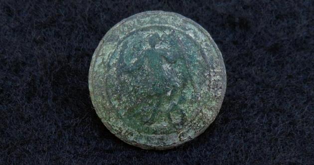 Early, 1820-1835 One Piece VA2 Virginia State Seal Coat Button