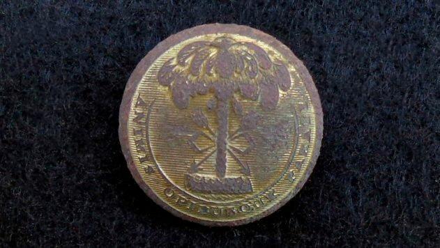 Nicely Gilted Dug SC13 South Carolina Coat Button