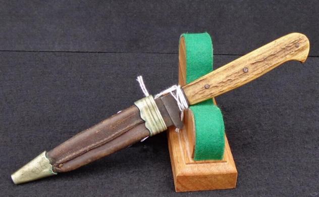 Nice Little Stag Handle Side or Hunting Knife Manufactured by Anton Winton, Jr. in Solingen ca. 1890s-1900s.