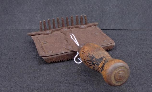 Excellent Condition Civil War Period Horse Curry Comb 