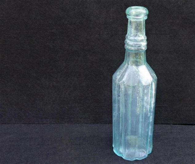 Fine Mid Civil War Period Fluted Peppersauce Bottle - BIM w/Applied Double Collar Lip 