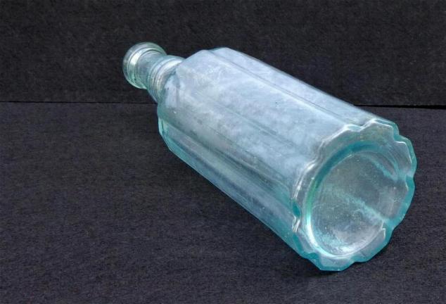 Fine Mid Civil War Period Fluted Peppersauce Bottle - BIM w/Applied Double Collar Lip 