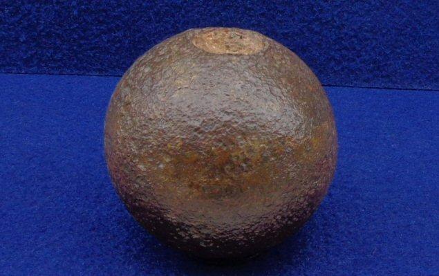 12 Pnd Confederate Sideloader Artillery Shell w/Nice Iron & Well Defined Plug - Recovered Culpeper, Virginia. 