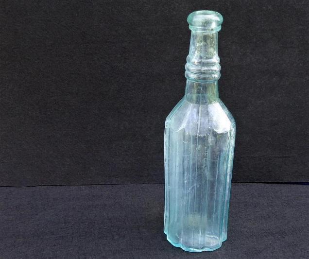 Fine Mid Civil War Period Fluted Peppersauce Bottle - BIM w/Applied Double Collar Lip 