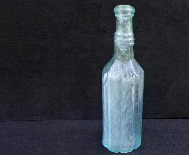 Fine Mid Civil War Period Fluted Peppersauce Bottle - BIM w/Applied Double Collar Lip 