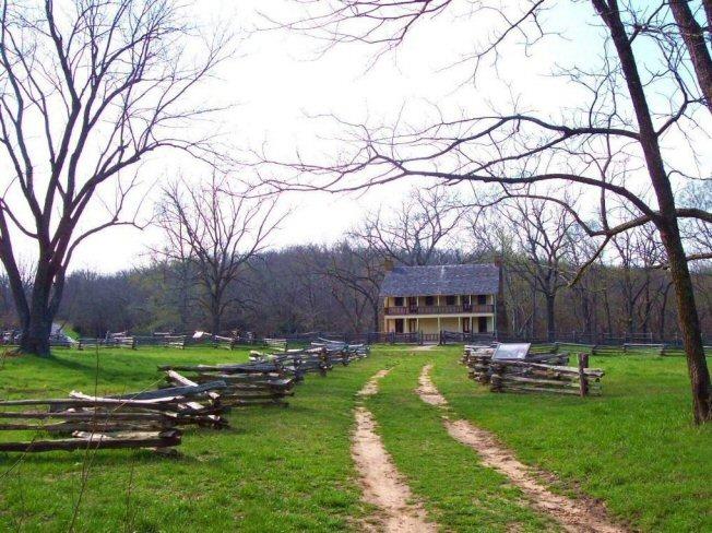 Elkhorn Tavern from even further east, along the Hunstville Road. 