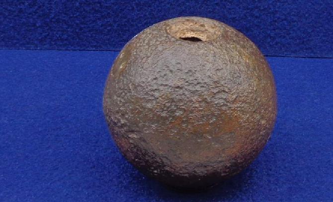 12 Pnd Confederate Sideloader Artillery Shell w/Nice Iron & Well Defined Plug - Recovered Culpeper, Virginia. 