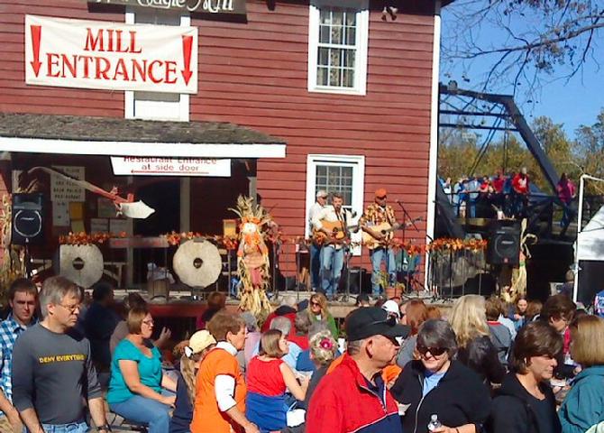 We had a couple of good bands performing on the front porch of the mill most of the time. Good music made it a little easier to hustle all day long.  Below are a few more pictures of the Fair Crowd. 
